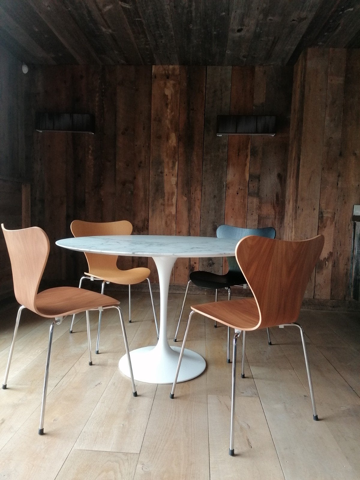 Knoll Saarinen Tulip tafel, Ophalen