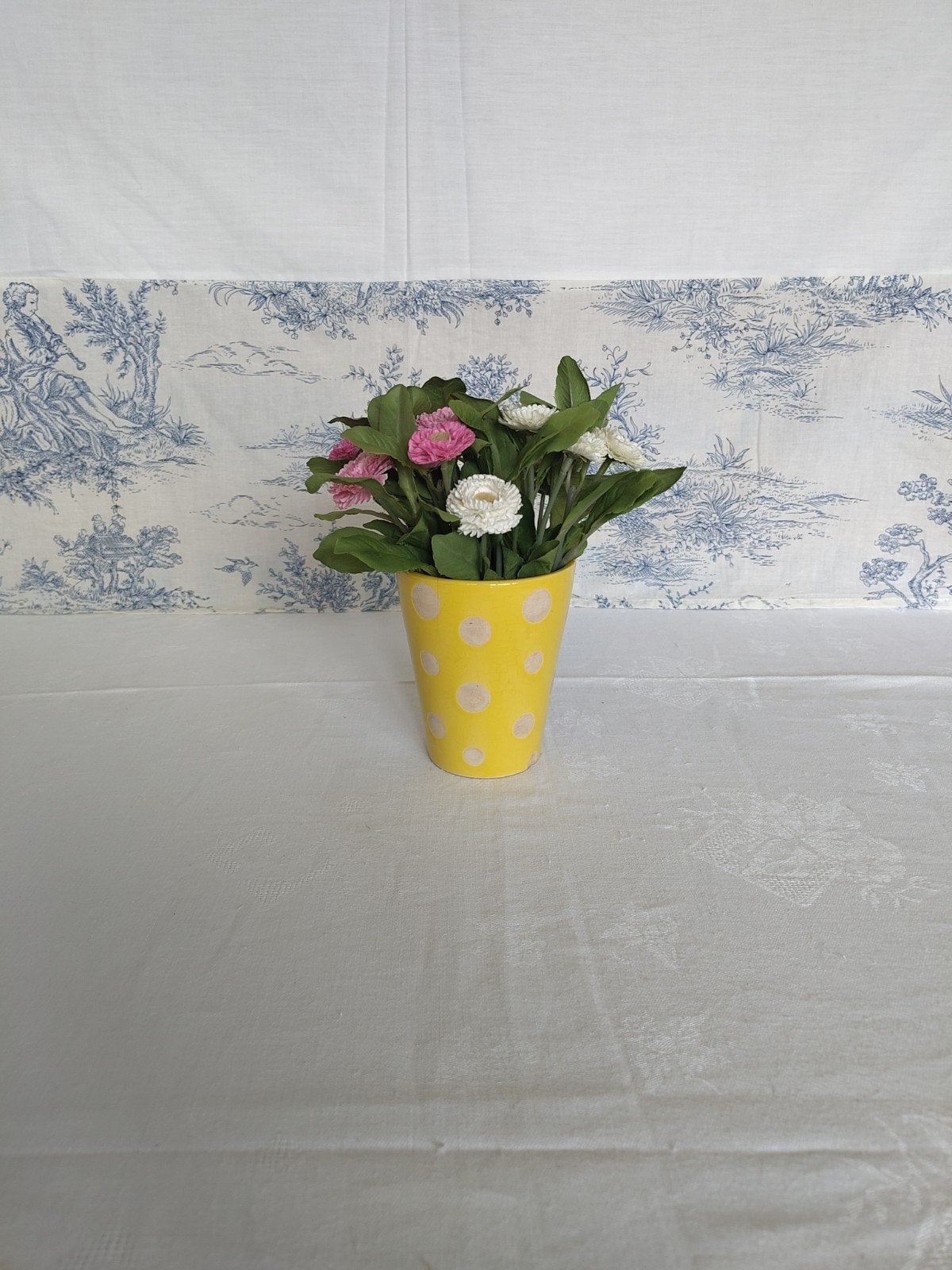 ️  Bouquet de fleurs artificielles dans son pot jaune, Enlèvement ou Envoi, Intérieur, Utilisé, Multicolore