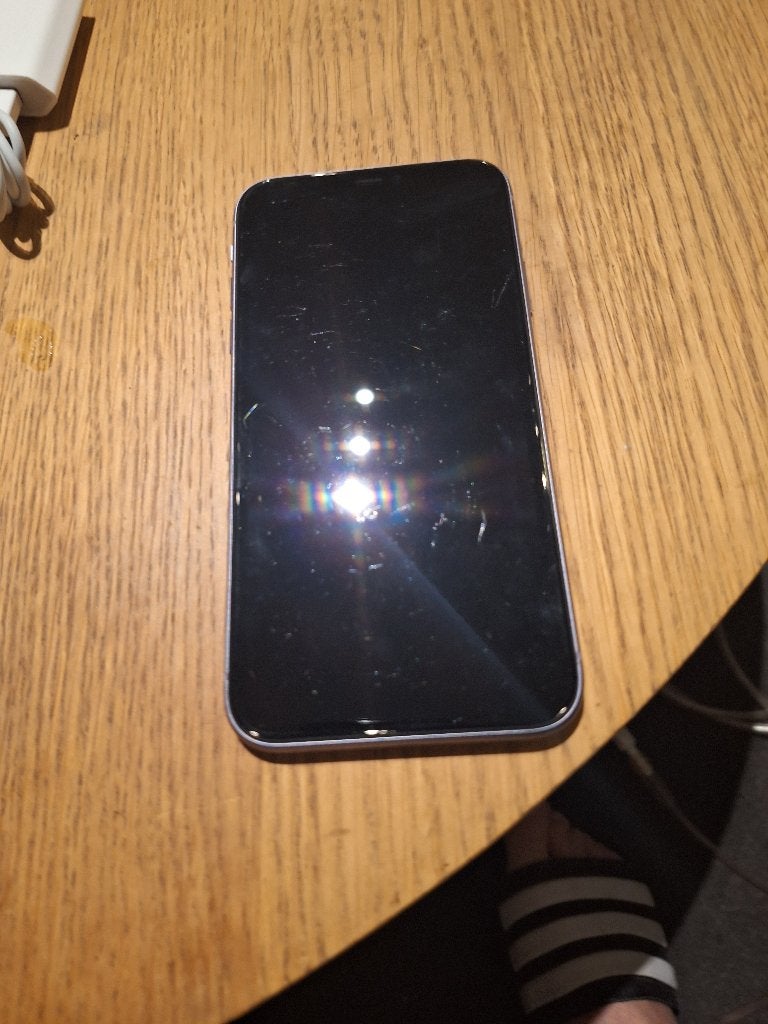 Iphone 11 en tres bonne état, Telecommunicatie, Mobiele telefoons | Apple iPhone, Ophalen, 128 GB, Paars, IPhone 11