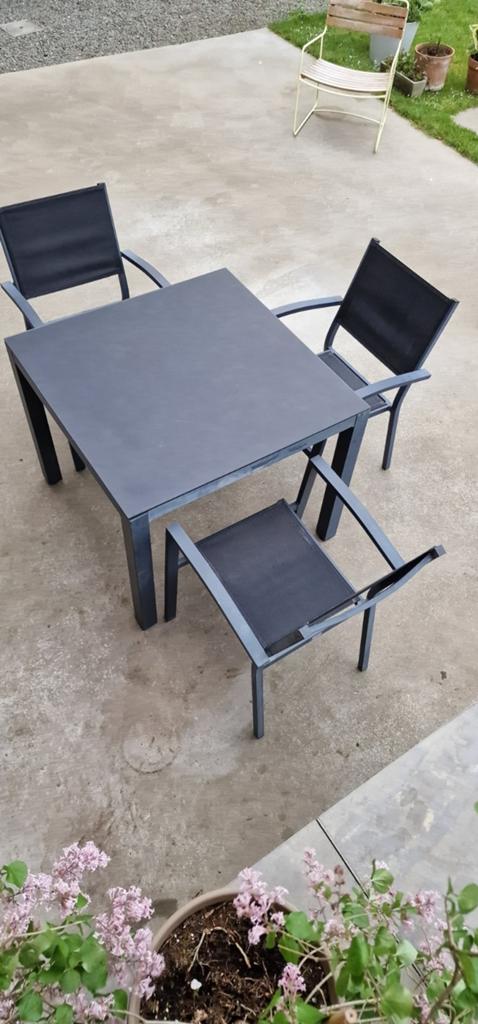 Tuintafel + stoelen Le Noir & Blanc. Donkergrijs aluminium, Tuin en Terras, Tuinsets en Loungesets, Gebruikt, Tuinset, Aluminium