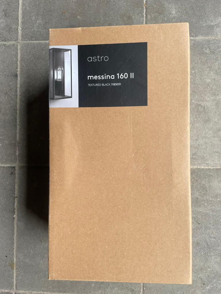 Astro Messina 2 textured black buiten wandlamp, Huis en Inrichting, Lampen | Wandlampen, Ophalen