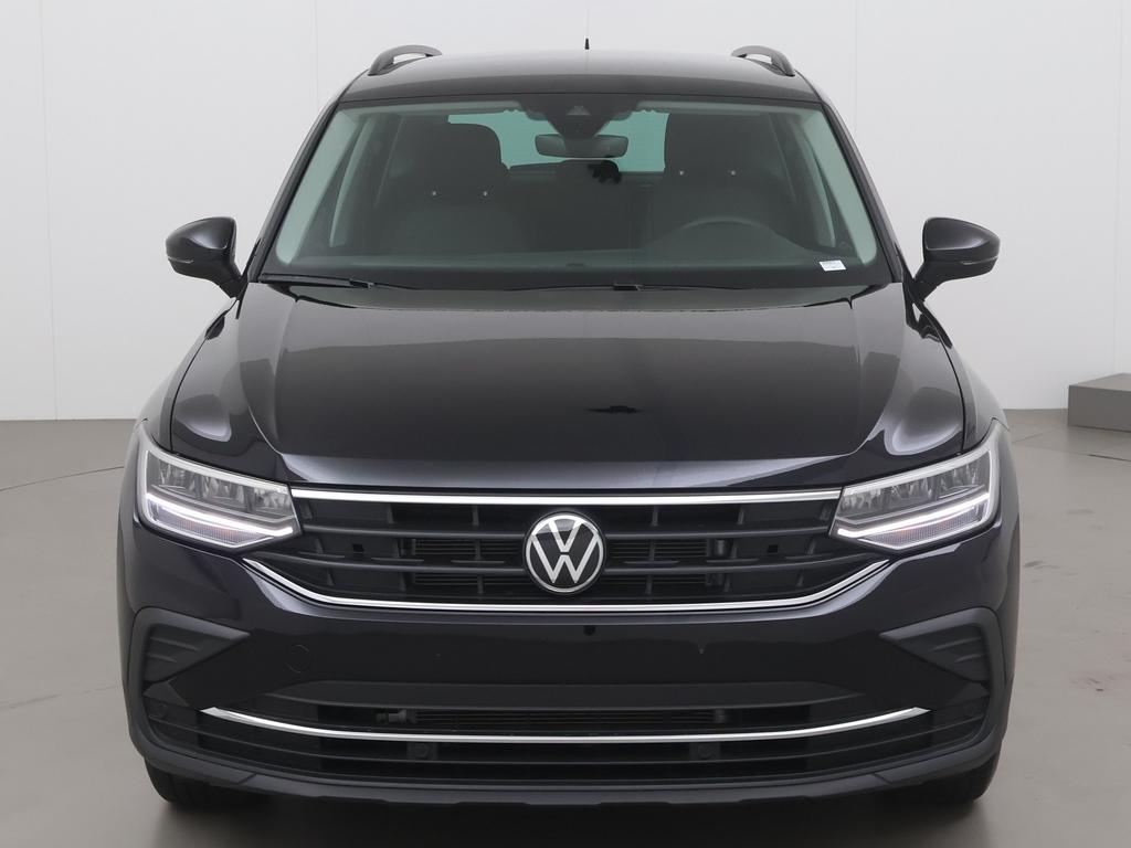 Volkswagen Tiguan tsi life 150 AT, Auto's, Volkswagen, Automaat, Zwart, Bedrijf, 5 deurs