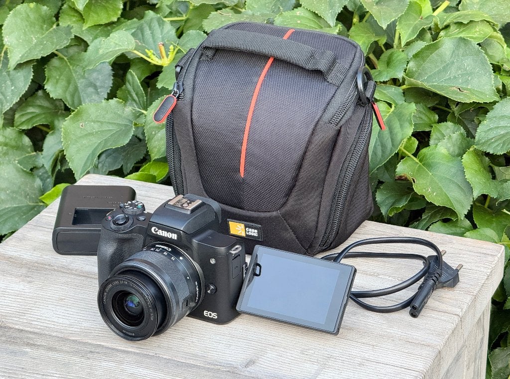 Canon M50 + EF-M (15-45 mm), Enlèvement, Chargeur, Canon