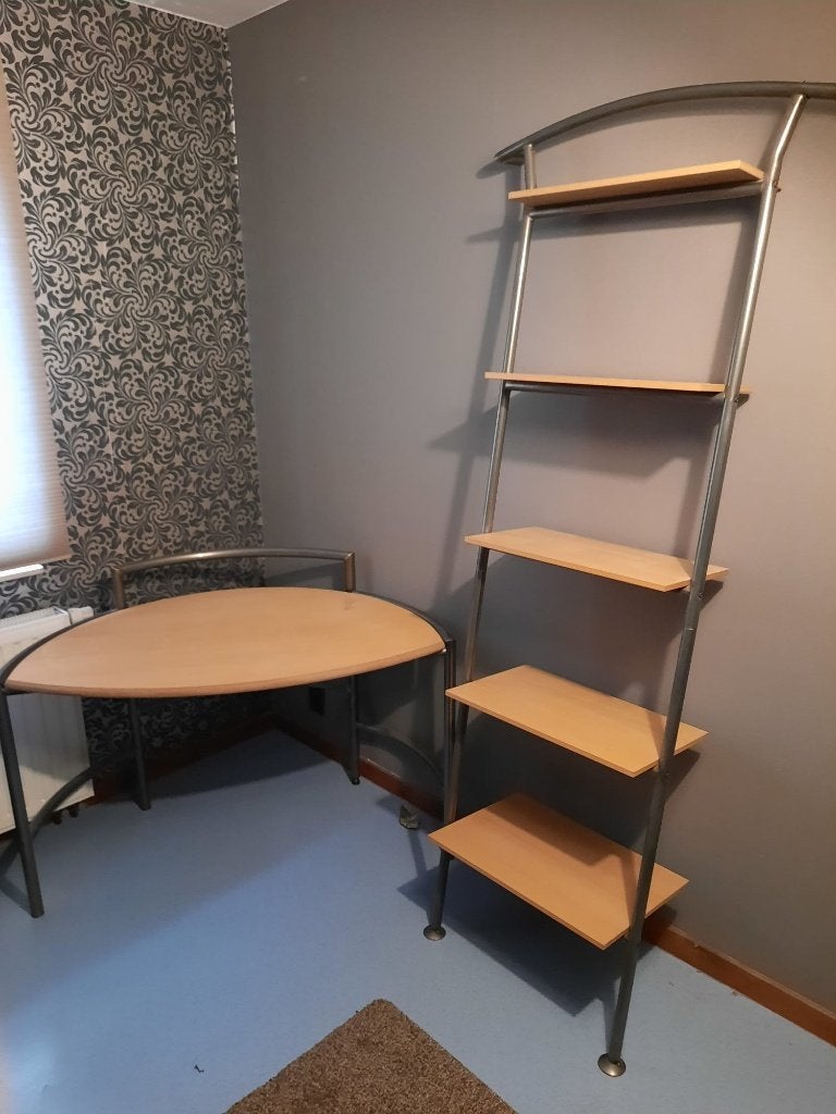 Bureel met bijhorend rek, Enlèvement, Utilisé