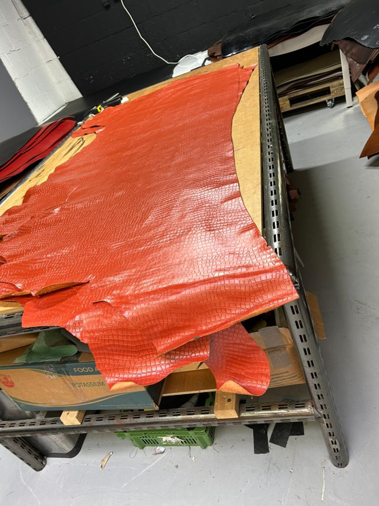 Oranje bruin Italiaanse halve huid krokodil print soepel, Hobby en Vrije tijd, Ophalen of Verzenden, Zo goed als nieuw, Bruin