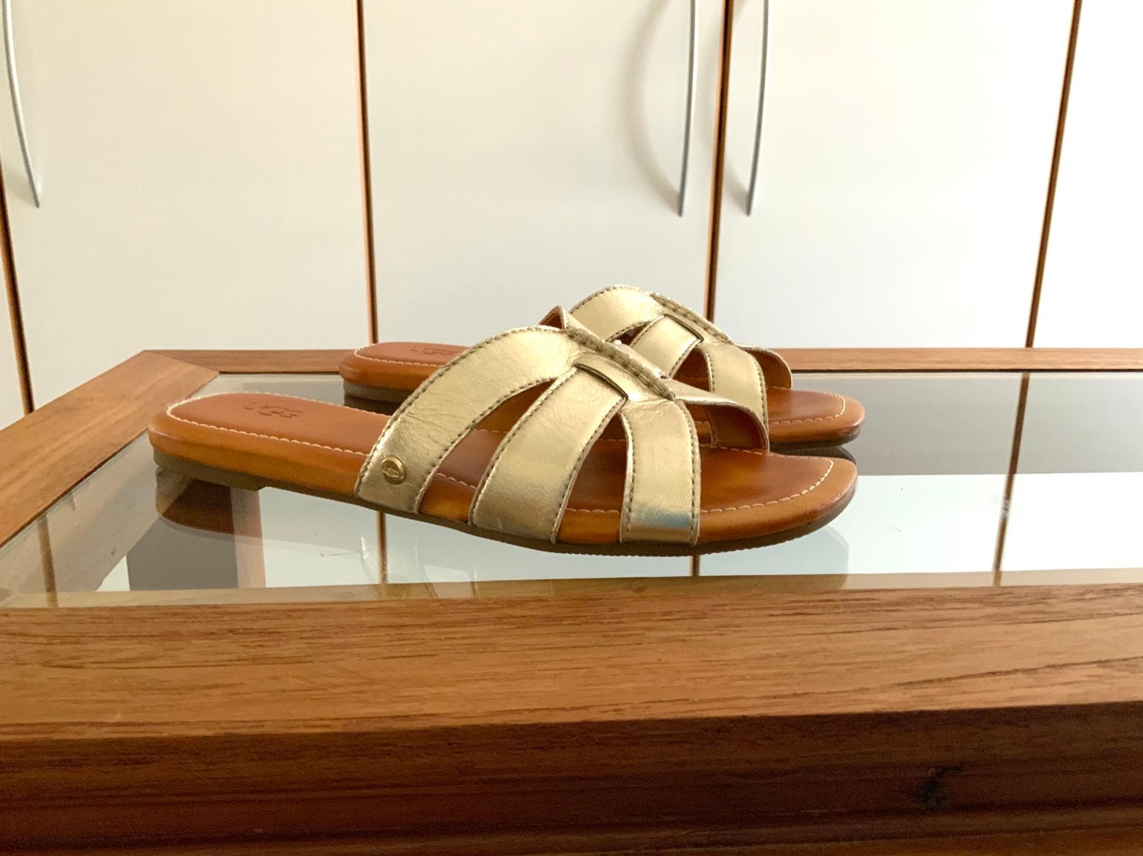 Magnifique mules UGG cuir pointure 39 impeccable, Vêtements | Femmes, Chaussures, Enlèvement, Comme neuf