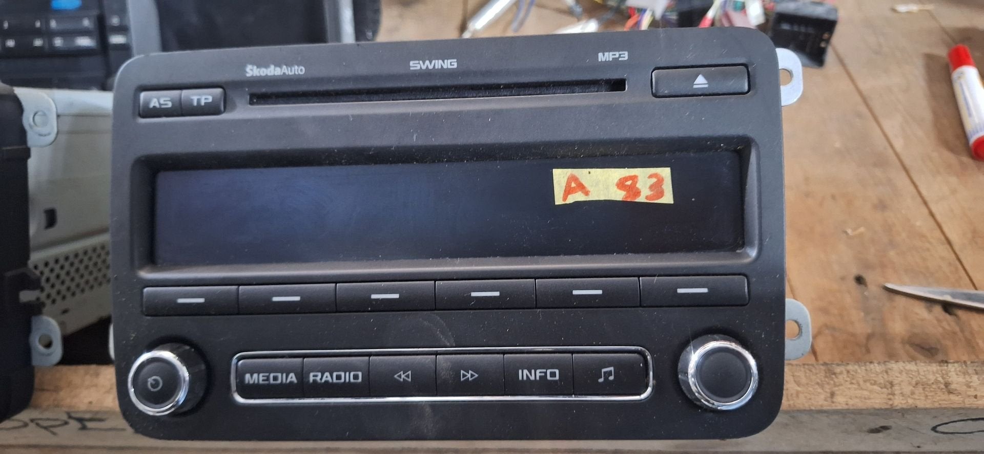 Originele Skoda Swing MP3 Autoradio - Fabia / Roomster - A83, Autos : Divers, -, Utilisé, -, -
