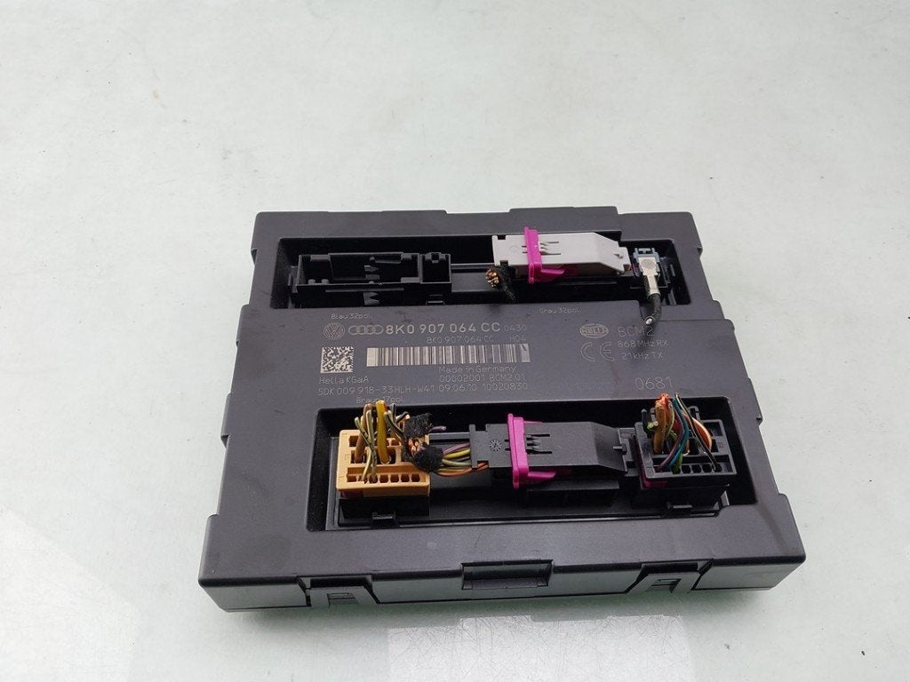 ORDINATEUR UNITE COMMANDE ELECTRONIQUE Audi A4 (B8), Auto-Union-Straße  1,
85057  Ingolstadt, DE, Info@audi.de, Audi, Utilisé