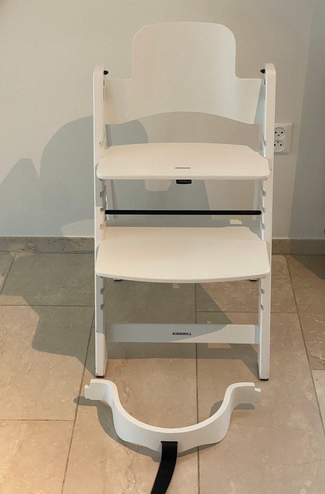 Chaise bébé Kidsmill Up avec barre de sécurité pour bébé, Enfants & Bébés, Enlèvement, Comme neuf, Chaise évolutive