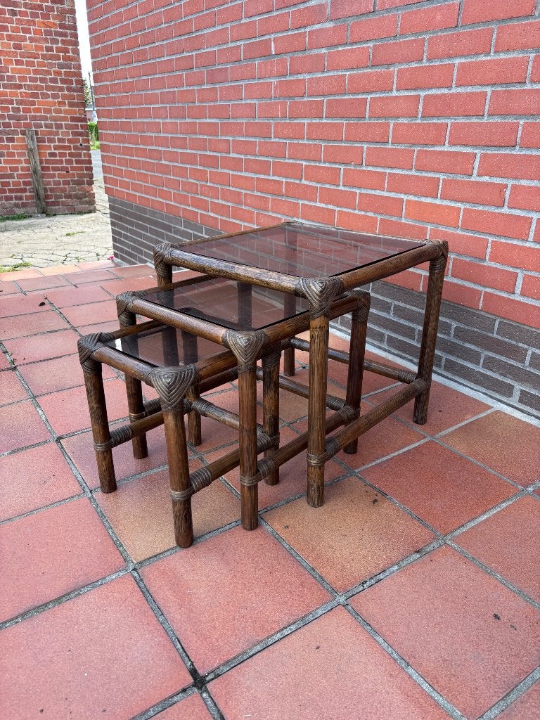 Tables d'appoint en rotin et verre fumé, Maison & Meubles, Enlèvement, Comme neuf, Verre