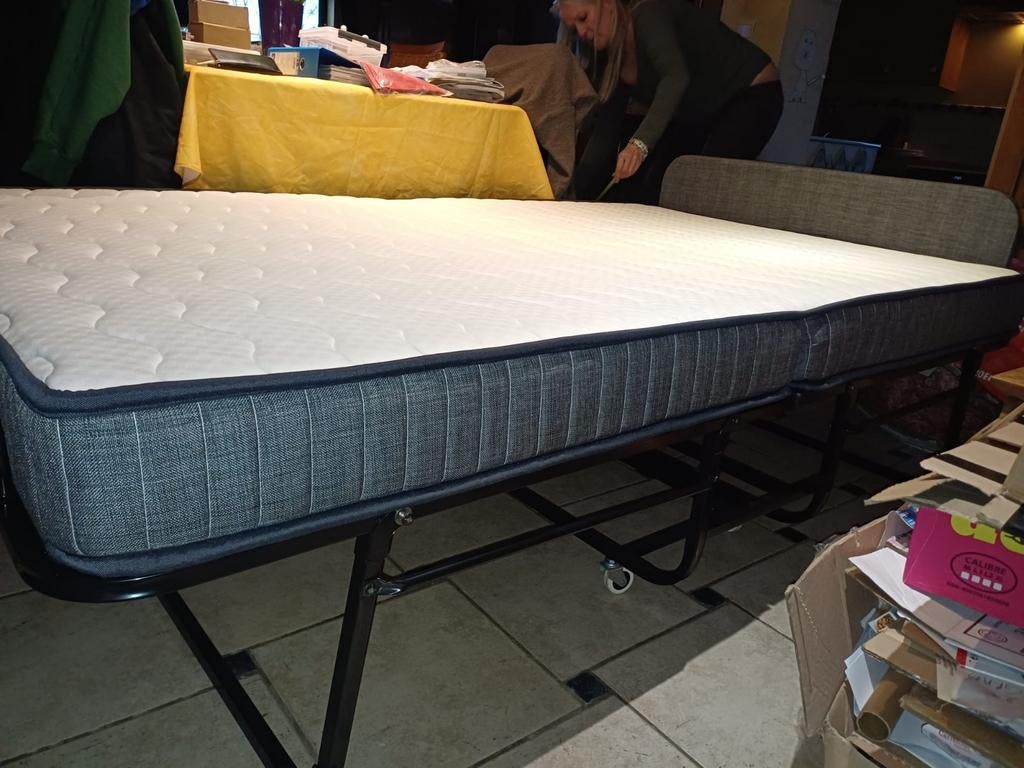 Lit pliable 120 cms comme neuf, Caravanes & Camping, Enlèvement, Comme neuf