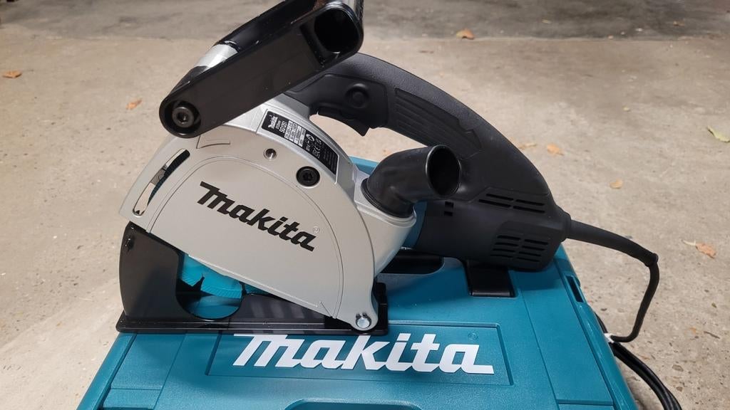 Makita muurfrees te Huur, Doe-het-zelf en Bouw, Ophalen, Nieuw, Muurfrees