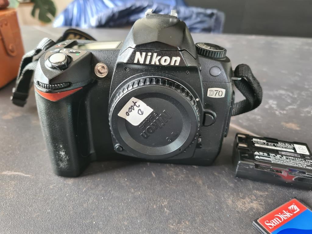 Boîtier Nikon D70, batterie et carte mémoire 1 Go, Sans zoom optique, Enlèvement ou Envoi, Comme neuf, Nikon
