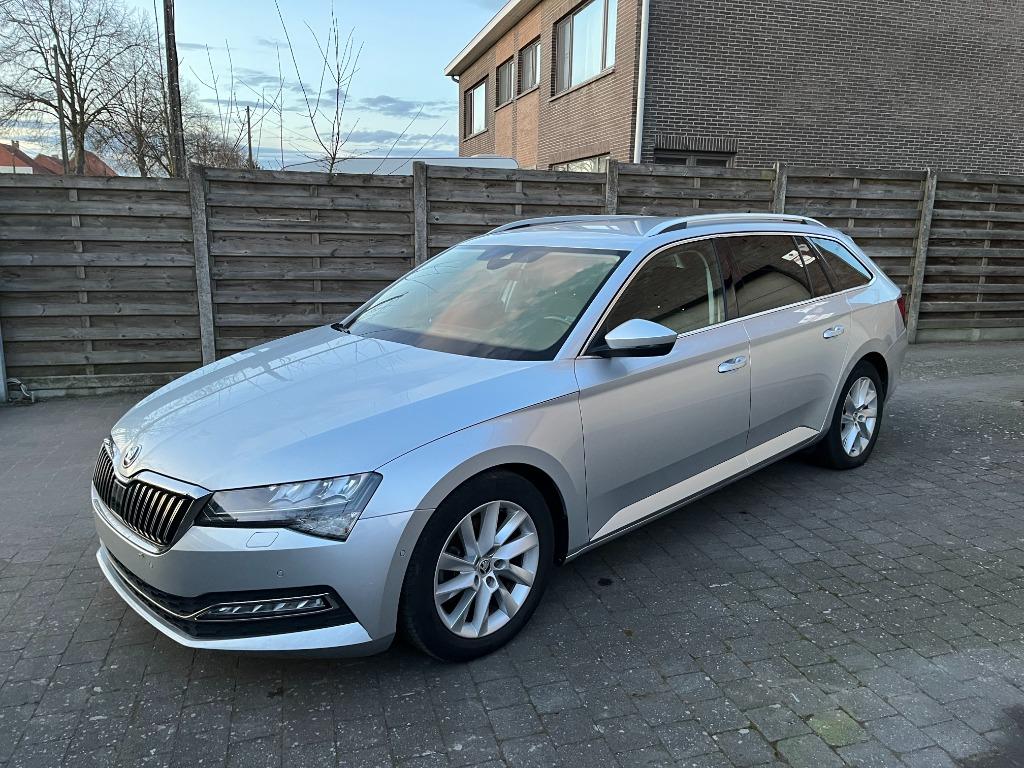 Skoda Superb Combi Style 2.0TDI 150pk 08-2020 117dkm 6 versn, Achat, Entreprise, Entretenue par le concessionnaire, Noir