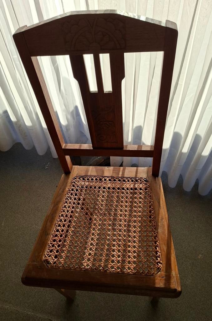 Mooie houten stoel met gevlochten zit en mooi houtsnijwerk, Antiek en Kunst, Ophalen