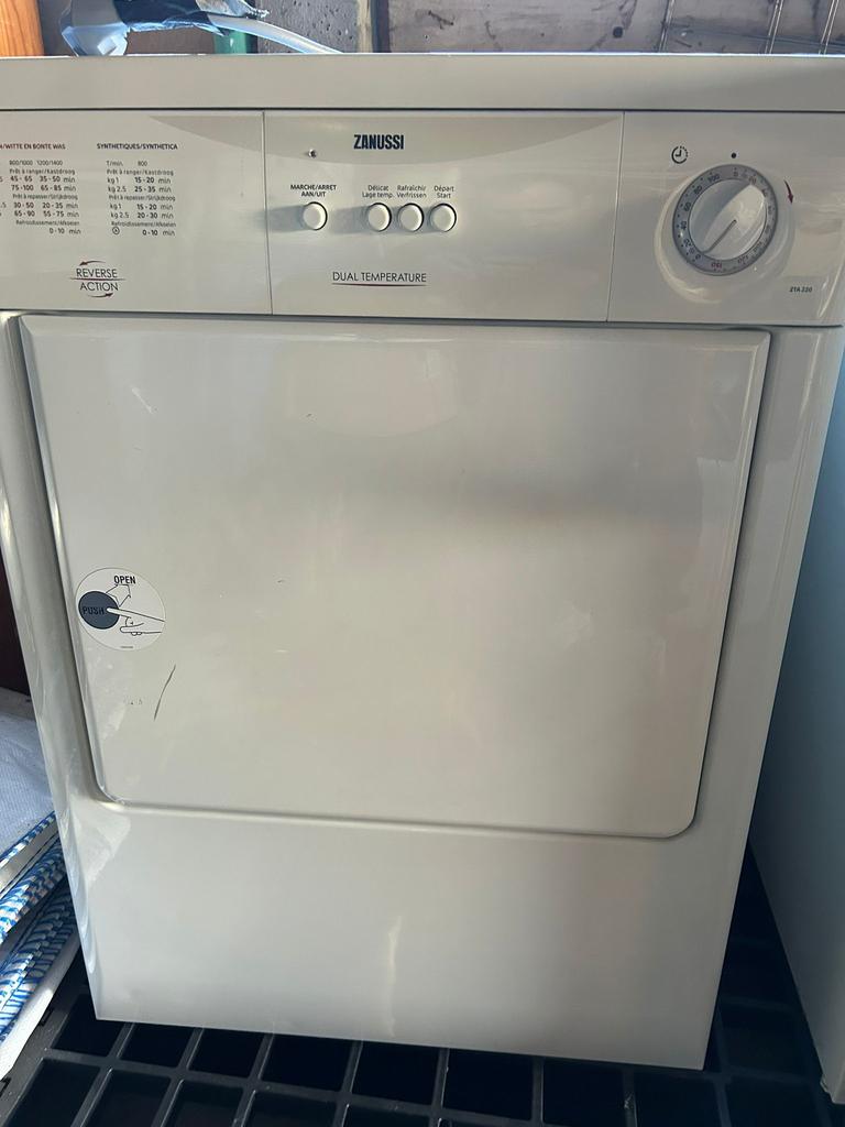 Droogkast zanussi werkt perfect, Elektronische apparatuur, Droogkasten, Ophalen, Zo goed als nieuw