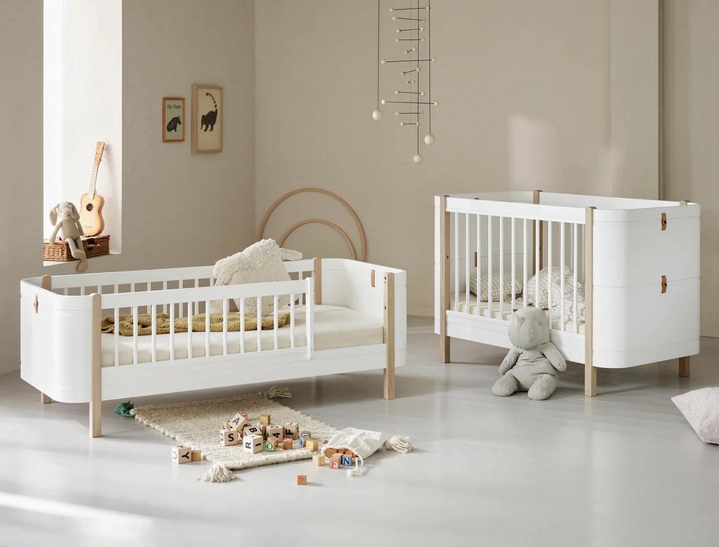 Oliver furniture Mini + Cot bed en junior bed. Inc matrassen, Enlèvement, Comme neuf