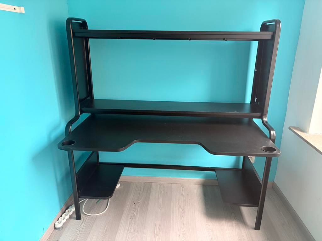 Bureau gaming Ikea Fredde, Huis en Inrichting, Ophalen, Zo goed als nieuw