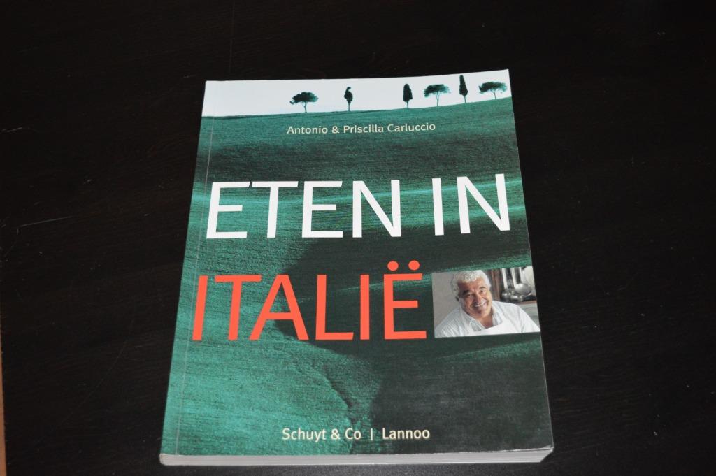 Eten In Italië - Antonio Carluccio, Livres, Livres de cuisine, Enlèvement ou Envoi, Comme neuf, Italie
