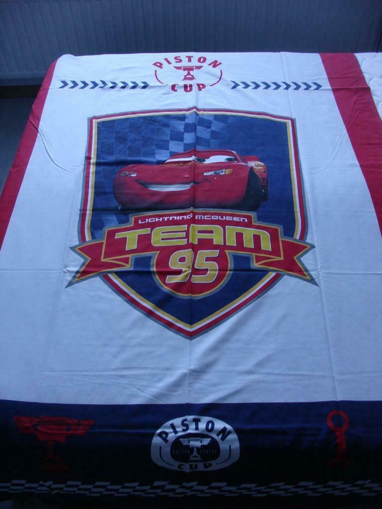 Dekbedovertrek Cars Piston Cup met bijhorend hoeslaken, Ophalen of Verzenden, Gebruikt, Jongetje, Dekbedovertrek