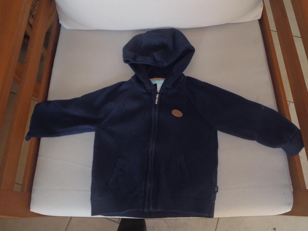 blauw vest + capuchon maat 74, Truitje of Vestje, Ophalen of Verzenden, Zo goed als nieuw, ObaÏbi