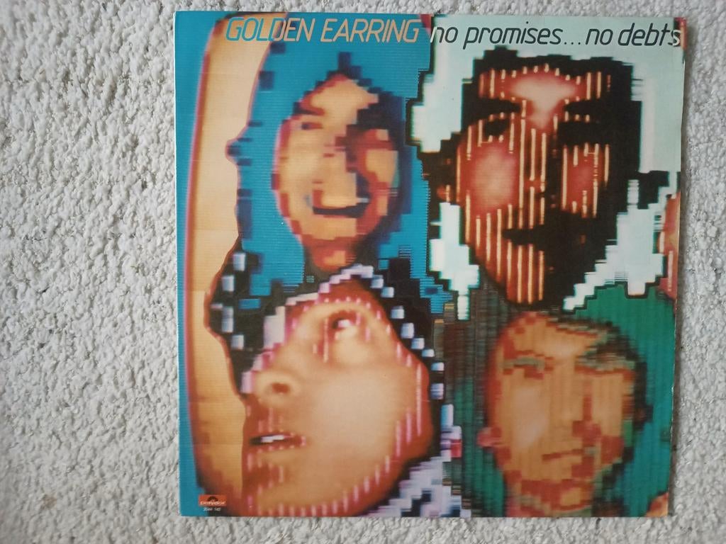 Sur une boucle d'oreille en or, aucune promesse... aucune de, Enlèvement ou Envoi