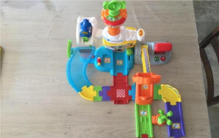Vtech Toet Toet auto’s - luchthaven - volledig, Ophalen of Verzenden, Zo goed als nieuw
