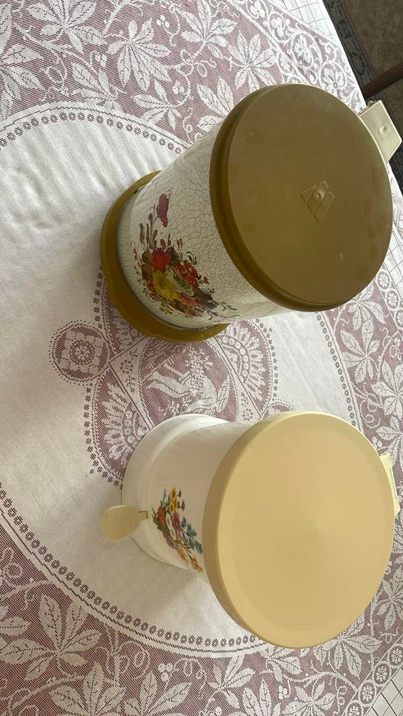 Deux poubelles vintage, Enlèvement