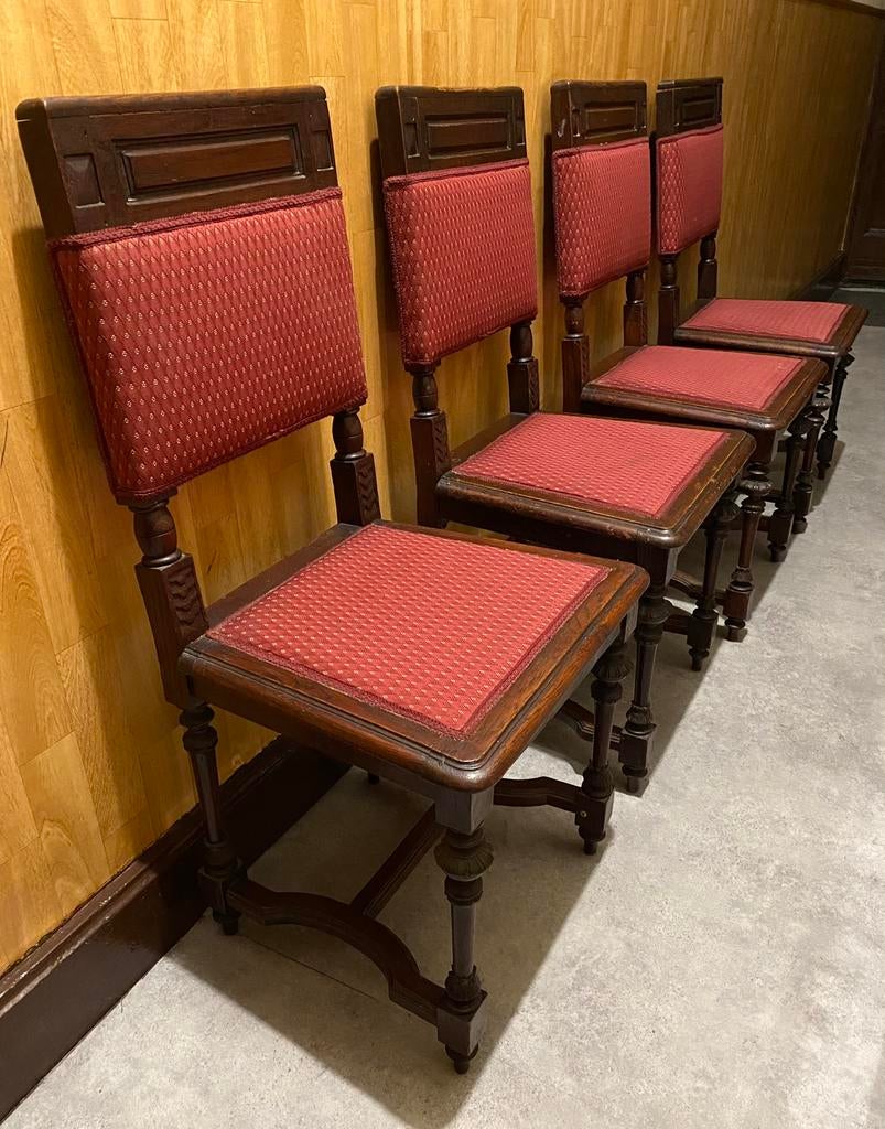 4 Chaises en bois massif sculpté a la main prix: du lot 20€, Enlèvement ou Envoi