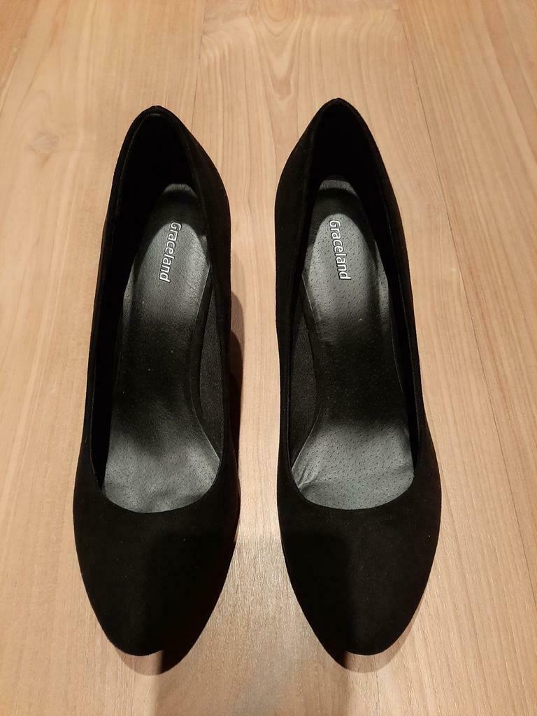 Zwarte pumps daim Graceland maat 39 NIEUW, Kleding | Dames, Schoenen, Ophalen of Verzenden, Nieuw