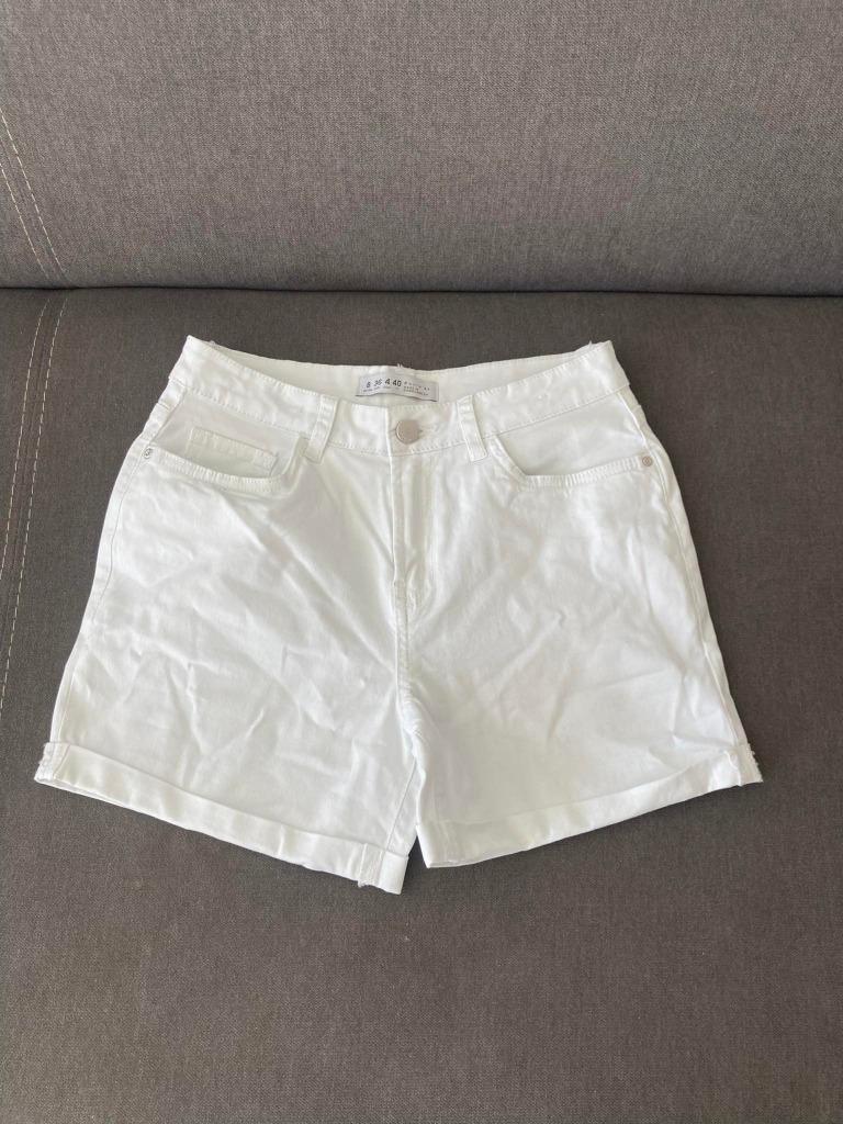 Short Primark maat 36 zo goed als nieuw, Kleding | Dames, Kort, Primark, Wit, Ophalen of Verzenden
