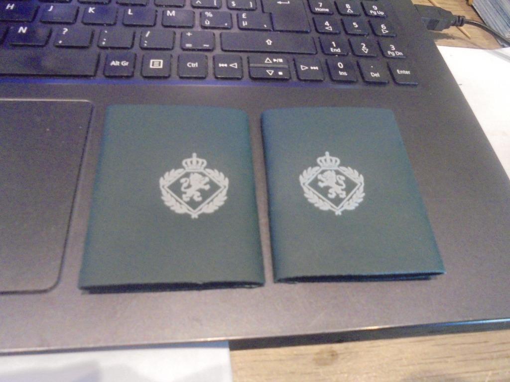 KMS 1 jaar dubbelzijdig, Verzamelen, Militaria | Algemeen, Ophalen of Verzenden, Landmacht, Embleem of Badge