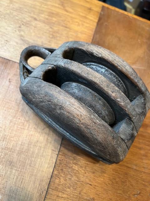 Oude houten katrol van op een schip, Antiek en Kunst, Ophalen