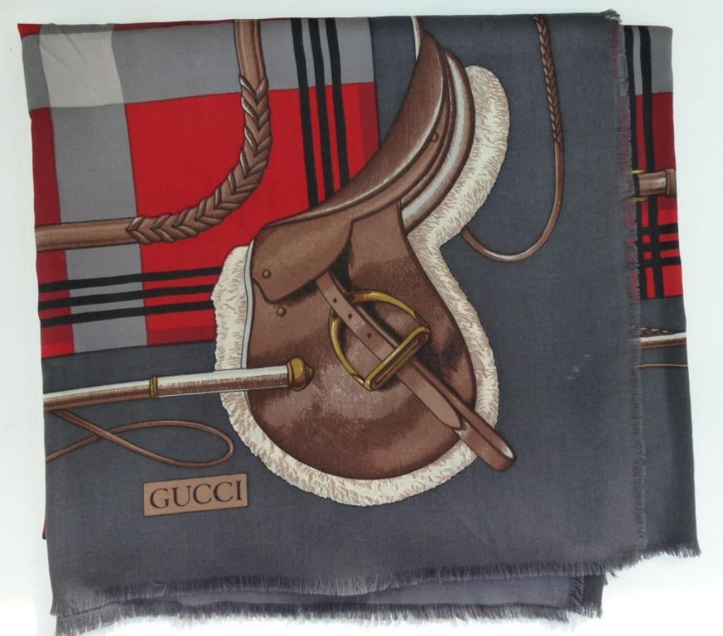 grote Carré Gucci authentiek donkergrijze achtergrond, Kleding | Dames, Gucci, Ophalen of Verzenden, Zo goed als nieuw, Sjaal