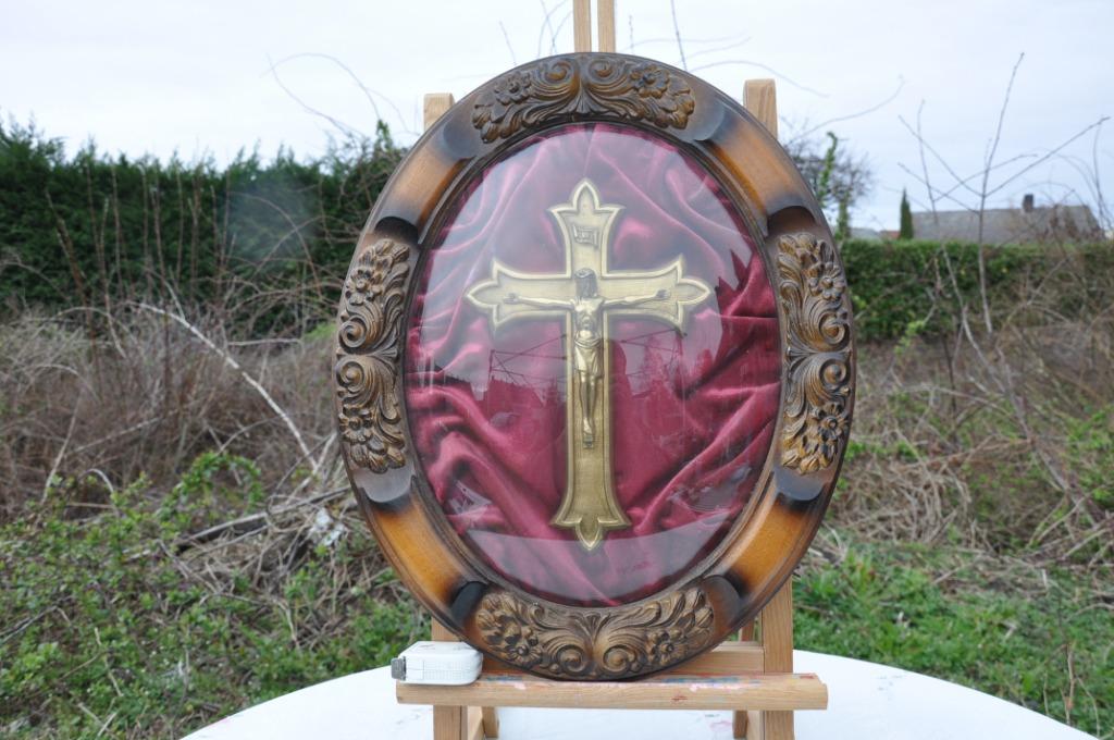 cadre religieux oval  bombé bois sculpté, Antiquités & Art, Antiquités | Objets religieux, Enlèvement ou Envoi