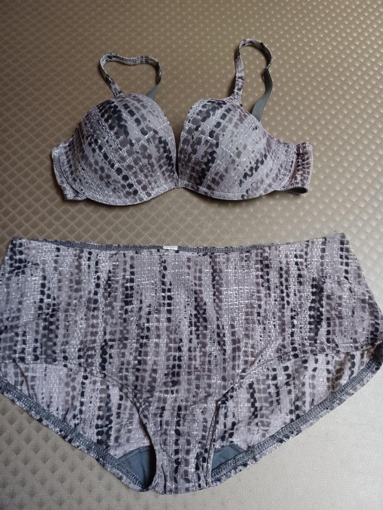 Lingeriesetje chantelle 70-85 C, Kleding | Dames, Ondergoed en Lingerie, Chantelle, Ophalen, Grijs, Setje