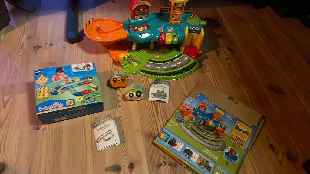 Vtech Toet toet auto’s garage + extra wegdelen Deluxe, Ophalen of Verzenden, Gebruikt