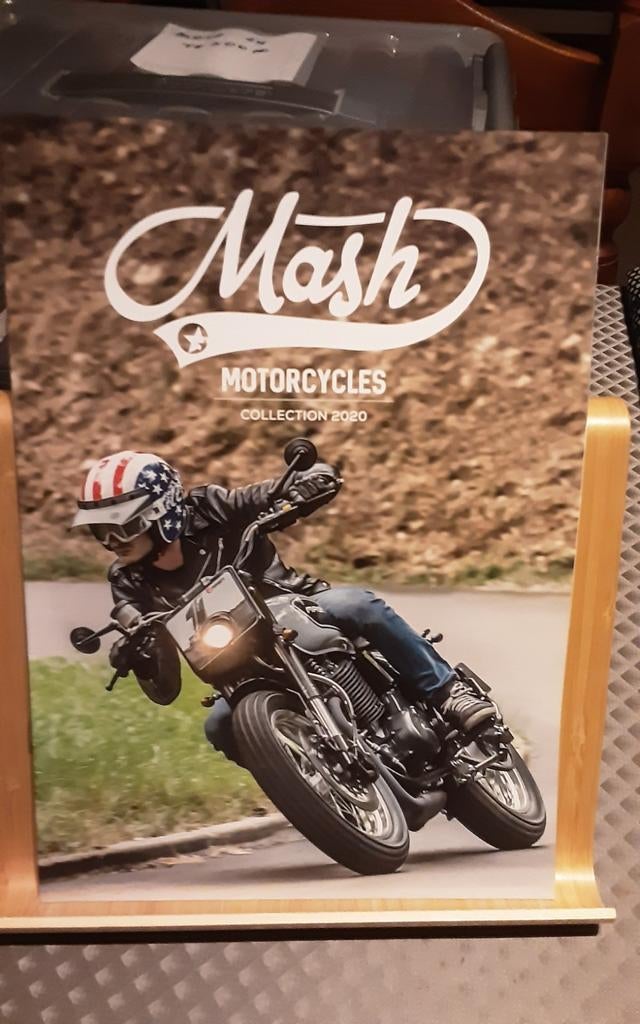 Mash motorcycles brochure, Ophalen of Verzenden, Zo goed als nieuw