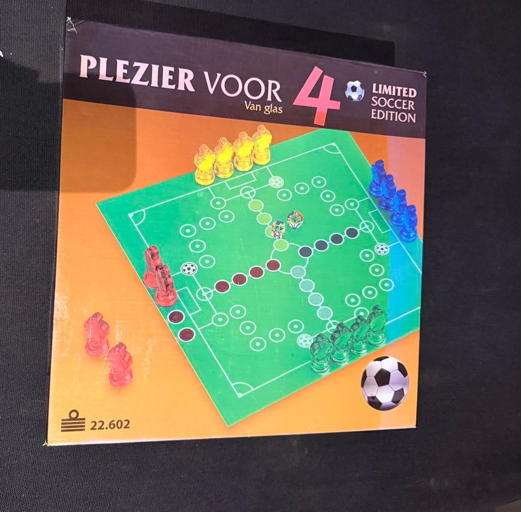 Glazen voetbalspel in doos, Ophalen, Zo goed als nieuw