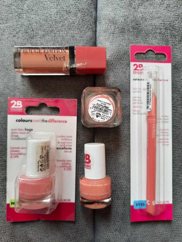 Ràl Velvet Bourjois + ombre à paupières + vernis + crayon, Handtassen en Accessoires, Uiterlijk | Cosmetica en Make-up, Nieuw