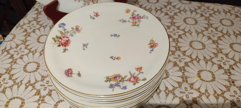 Plat et 10 assiettes à dessert en porcelaine de Baudour, Antiquités & Art, Enlèvement ou Envoi