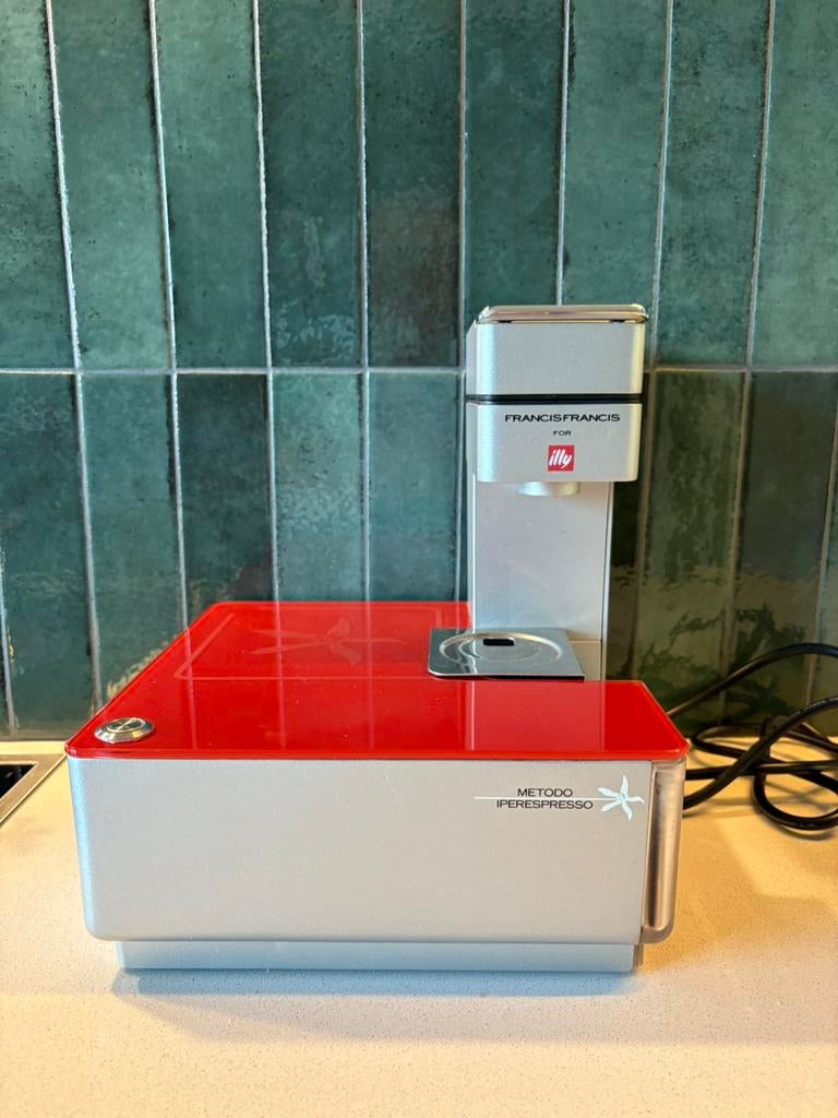 Koopje Design Illy Francis Francis Y1.1 espressomachine, Enlèvement, Utilisé