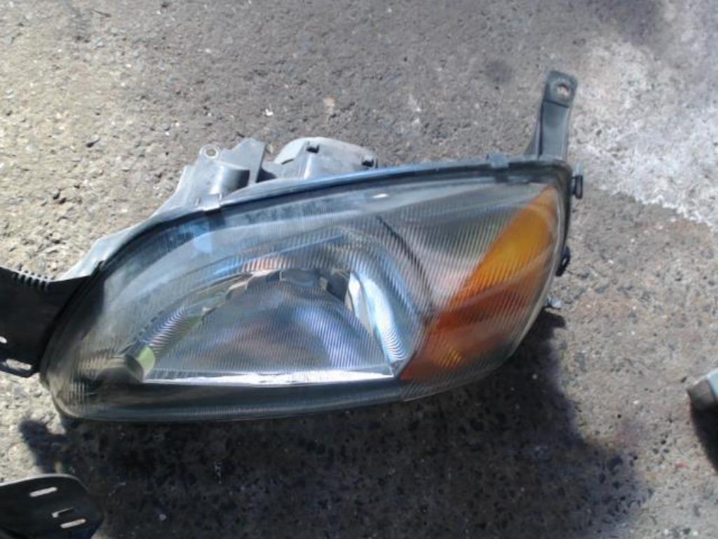 Optique avant droit Mazda 121 3/2 1997-2002 LP/14630, Enlèvement, Utilisé, Mazda