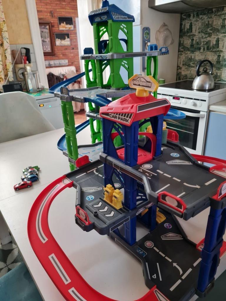 majorette 2 grote garages met 10 bijhorende auto s, Enlèvement ou Envoi, Utilisé