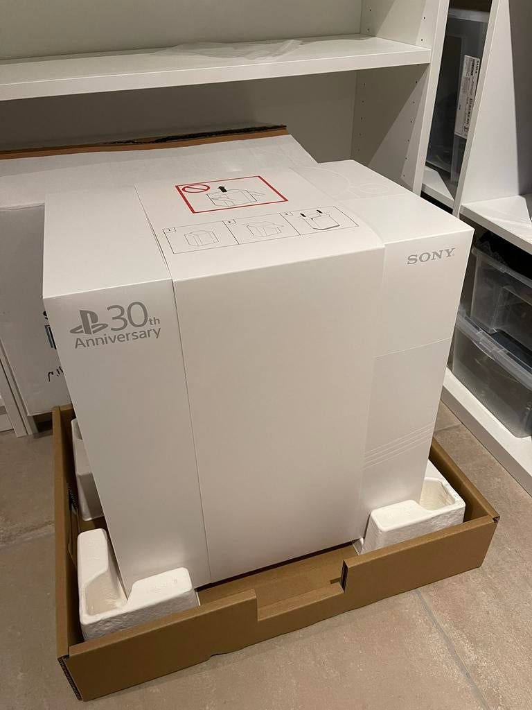 PlayStation 5 Pro 30th Anniversary Limited Edition, Games en Spelcomputers, Spelcomputers | Sony PlayStation 5, Ophalen, Zo goed als nieuw