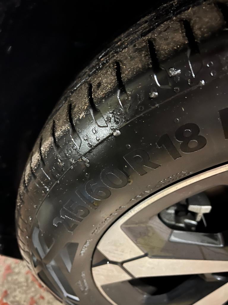 Ensemble de quatre pneus d'été Continental (215/60 R18), 215 mm, 16 pouces, Véhicule de tourisme, Pneus été