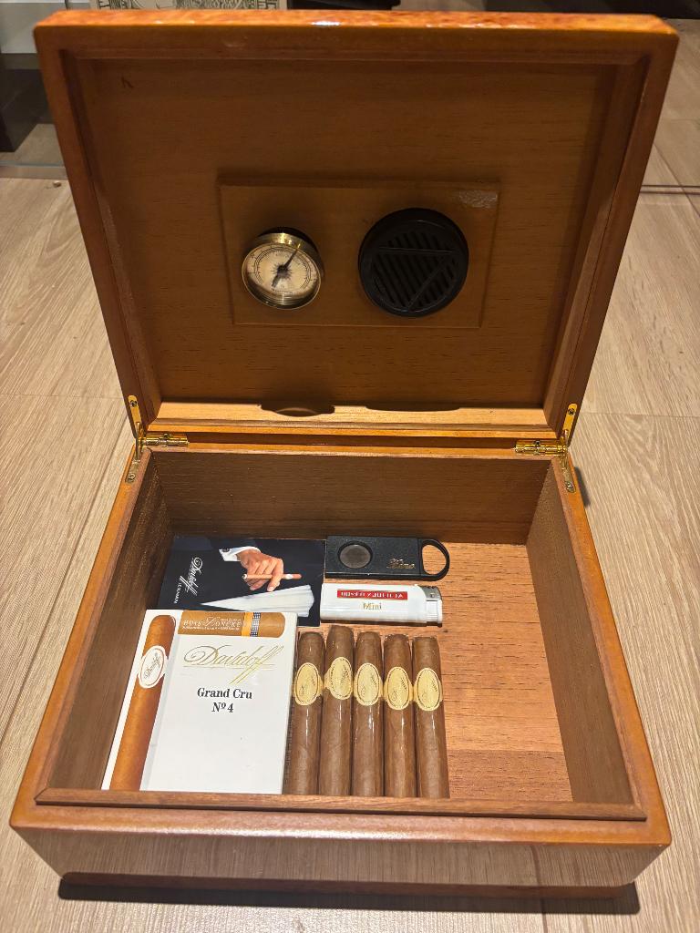 Humidor tafelmodel, Collections, Articles de fumeurs, Briquets & Boîtes d'allumettes, Comme neuf, Briquet, Enlèvement ou Envoi