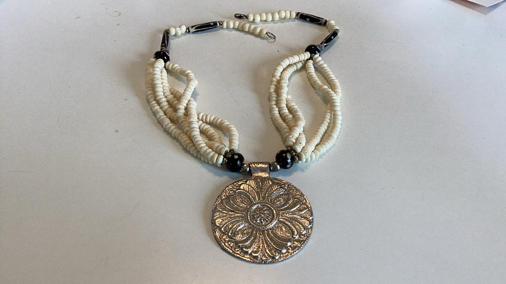 Vintage halsketting ,zeergoede staat, Bijoux, Sacs & Beauté, Bijoux anciens, Enlèvement ou Envoi, Autres matériaux, Collier