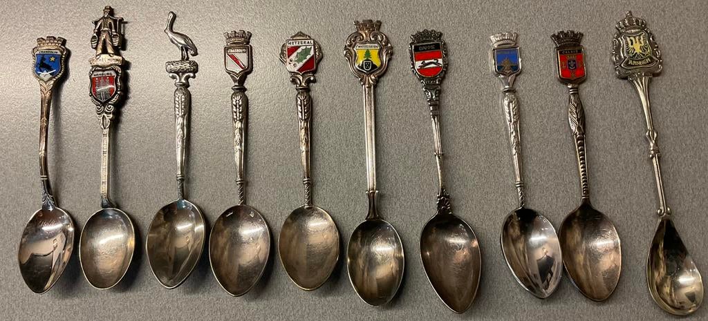 33  verzilverde souvenierslepeltjes, Ophalen of Verzenden
