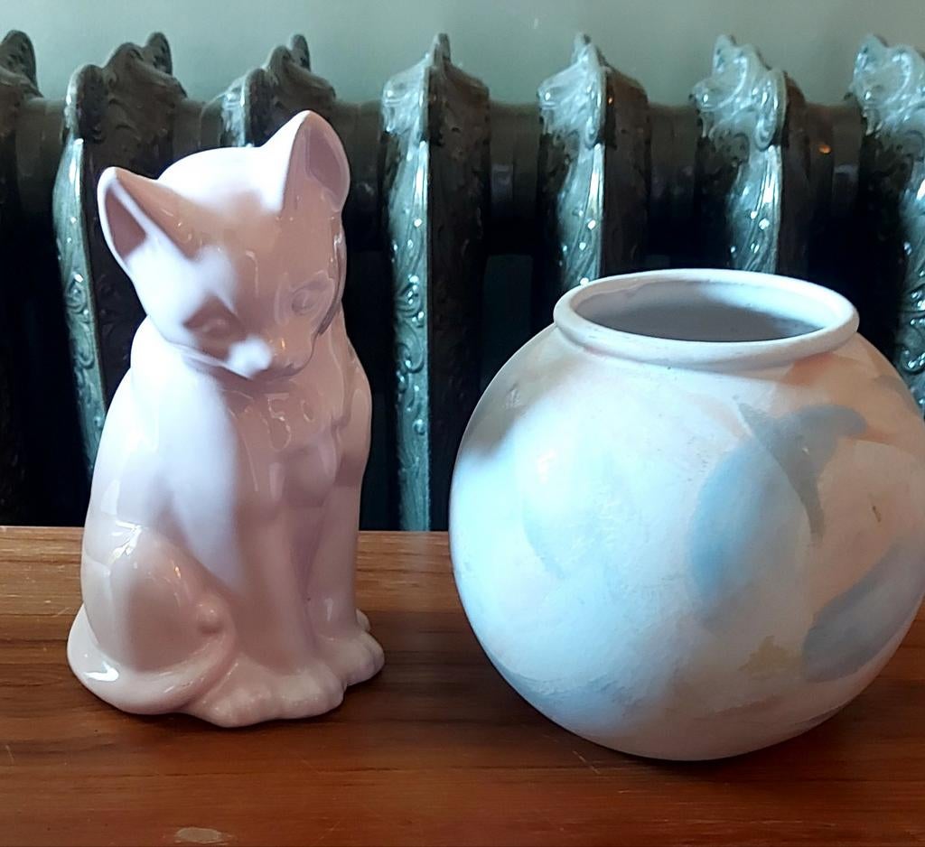 Roze bolvaas en roze kat in keramiek, Antiek en Kunst, Ophalen of Verzenden